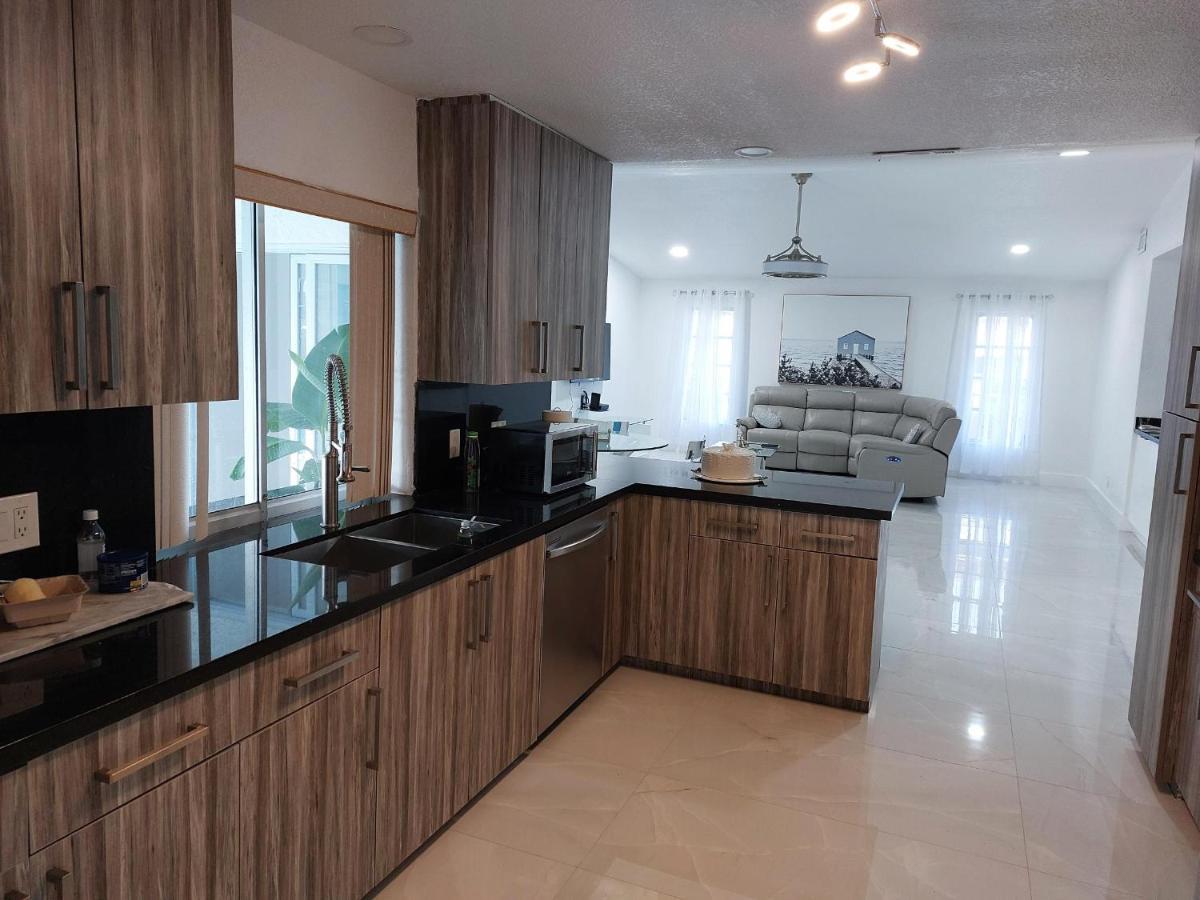 Cape Coral Mini Palace Екстер'єр фото
