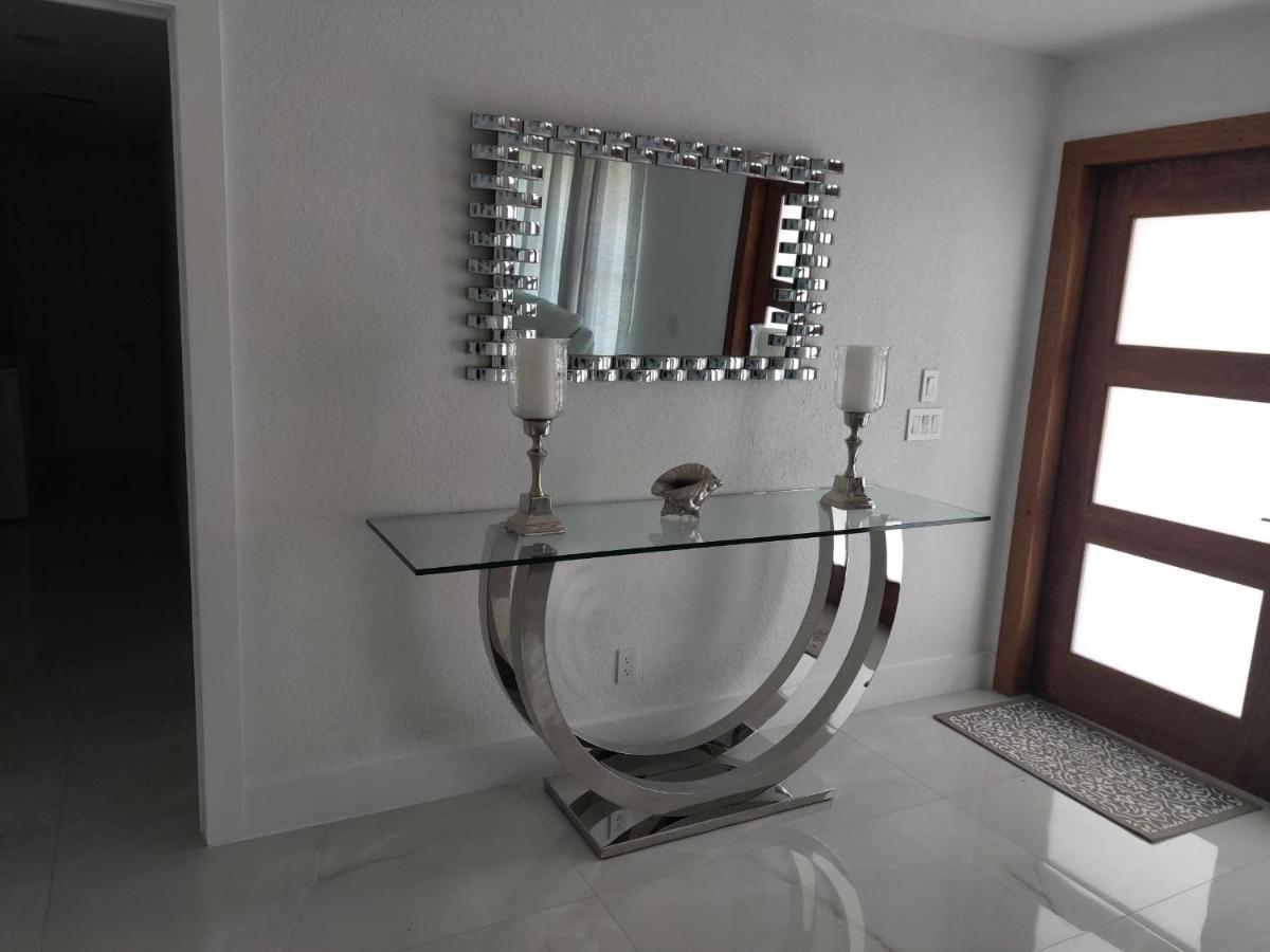 Cape Coral Mini Palace Екстер'єр фото