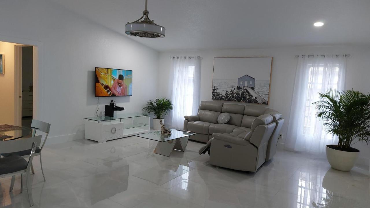 Cape Coral Mini Palace Екстер'єр фото